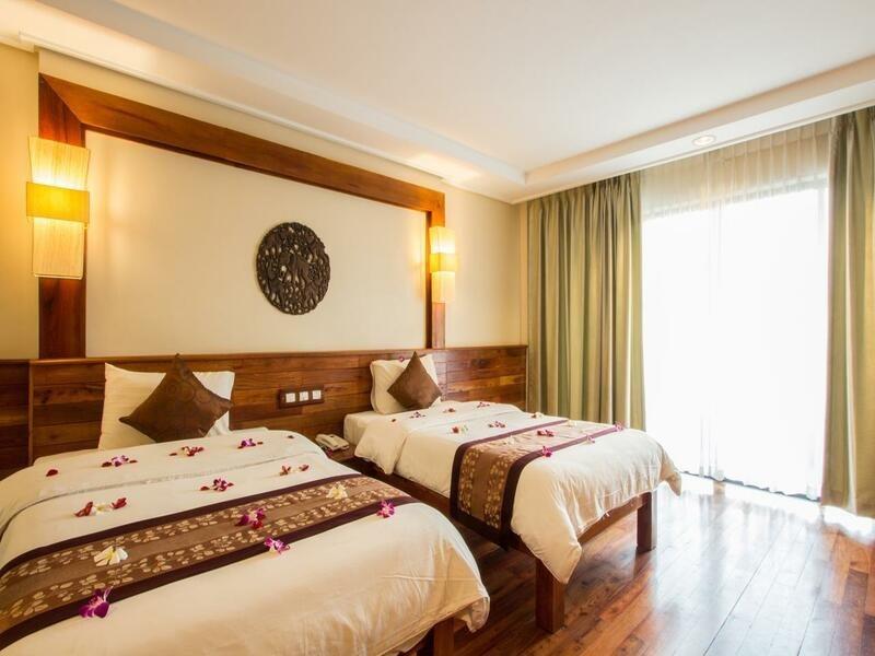 Royal Empire Premium Hotel Siem Reap Exterior photo