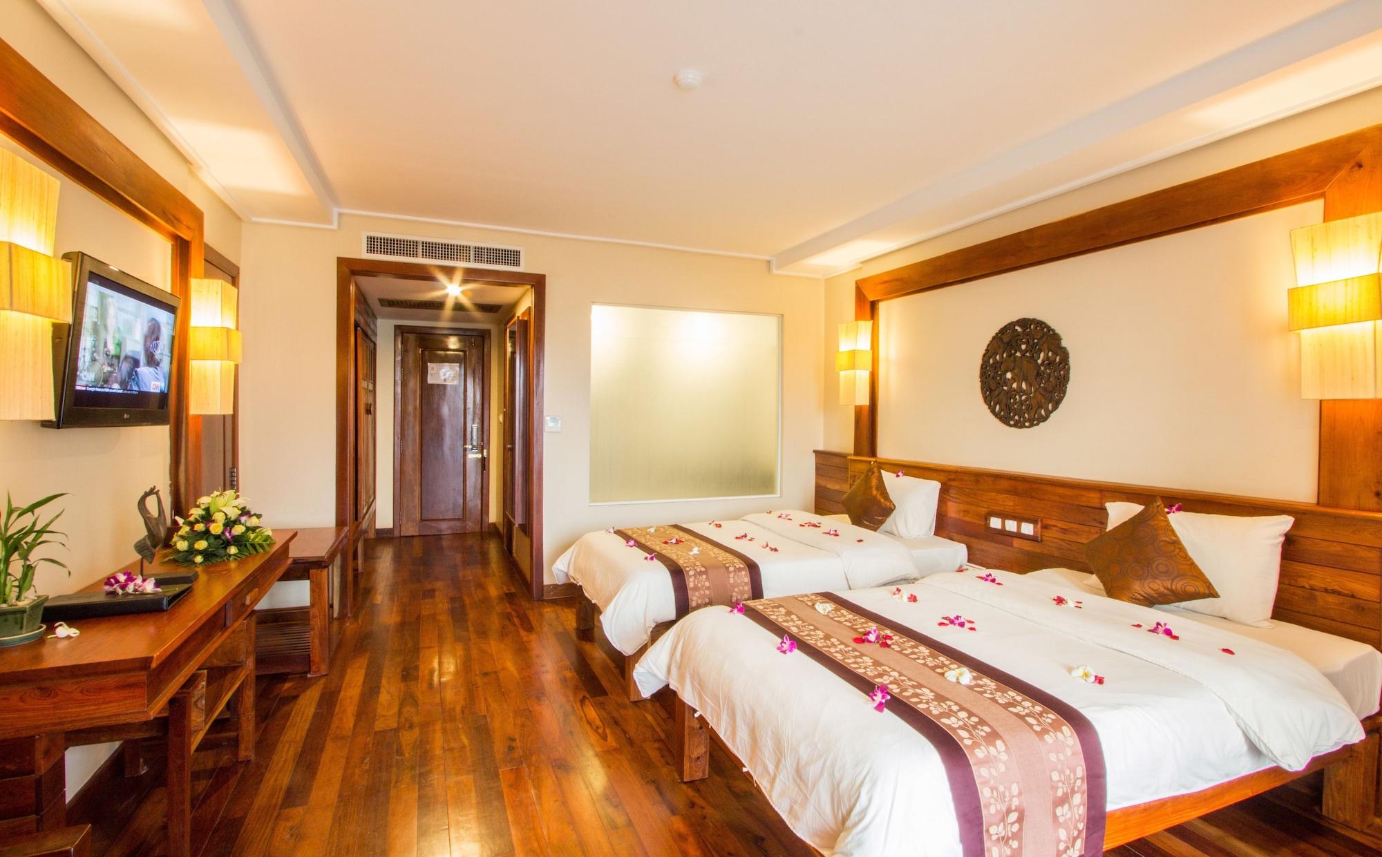 Royal Empire Premium Hotel Siem Reap Exterior photo