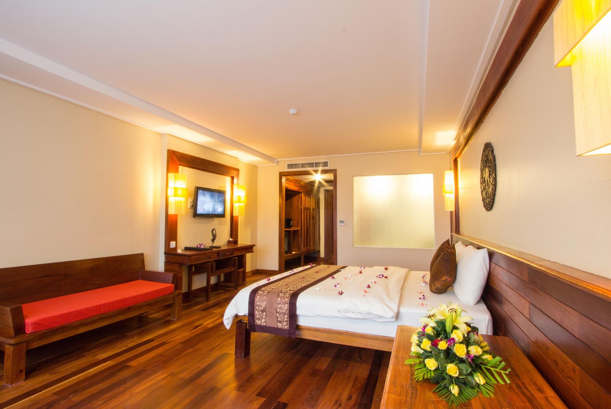 Royal Empire Premium Hotel Siem Reap Exterior photo