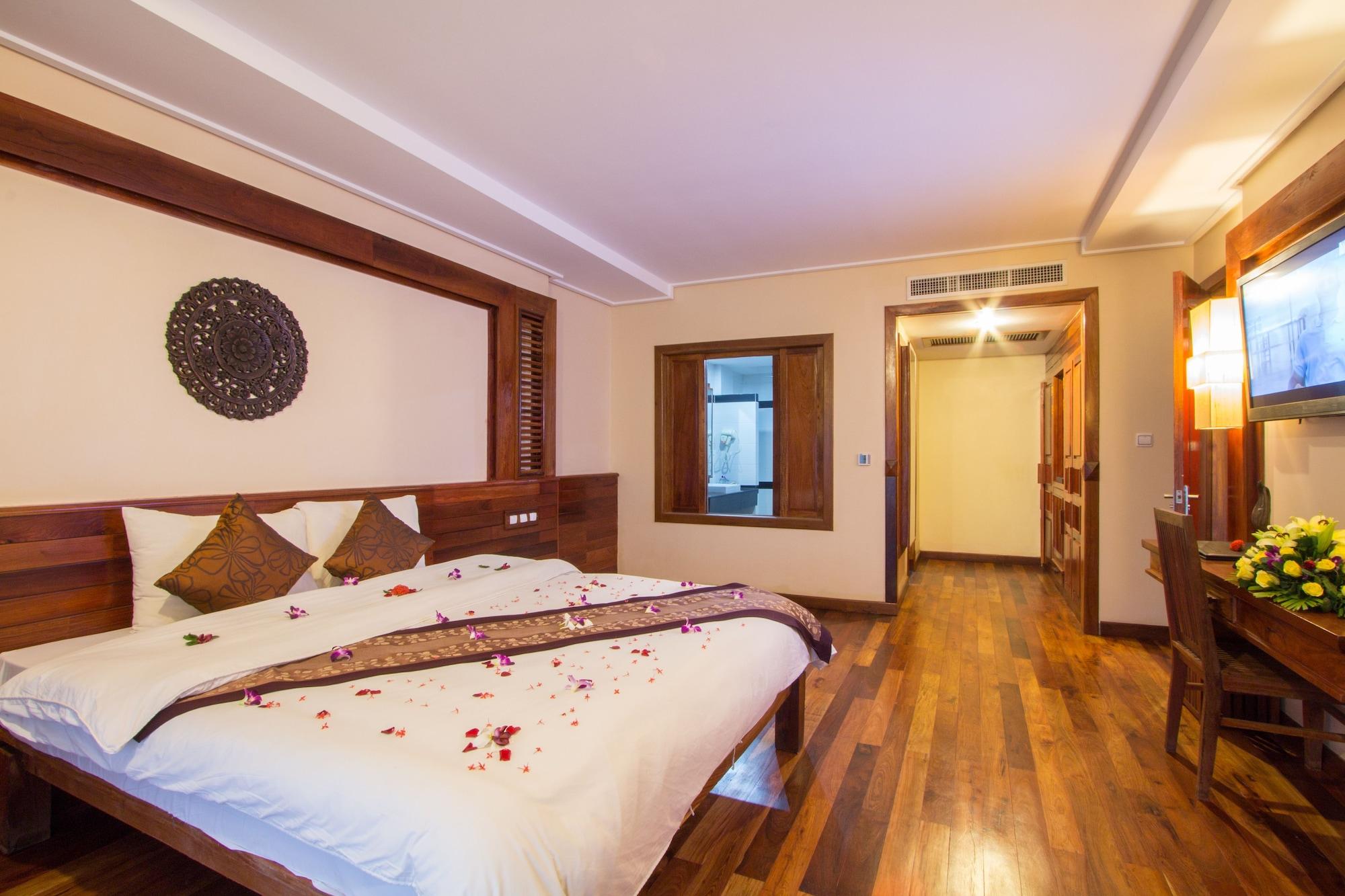 Royal Empire Premium Hotel Siem Reap Exterior photo