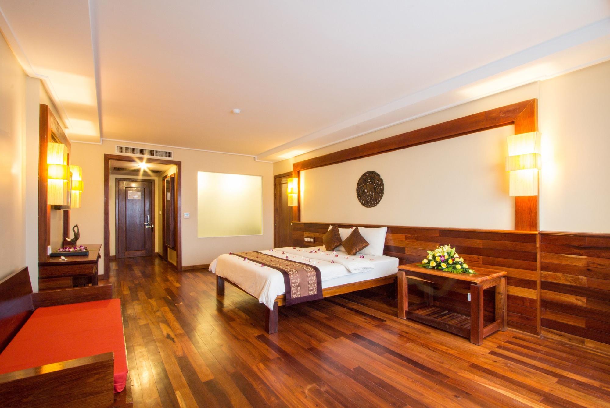 Royal Empire Premium Hotel Siem Reap Exterior photo