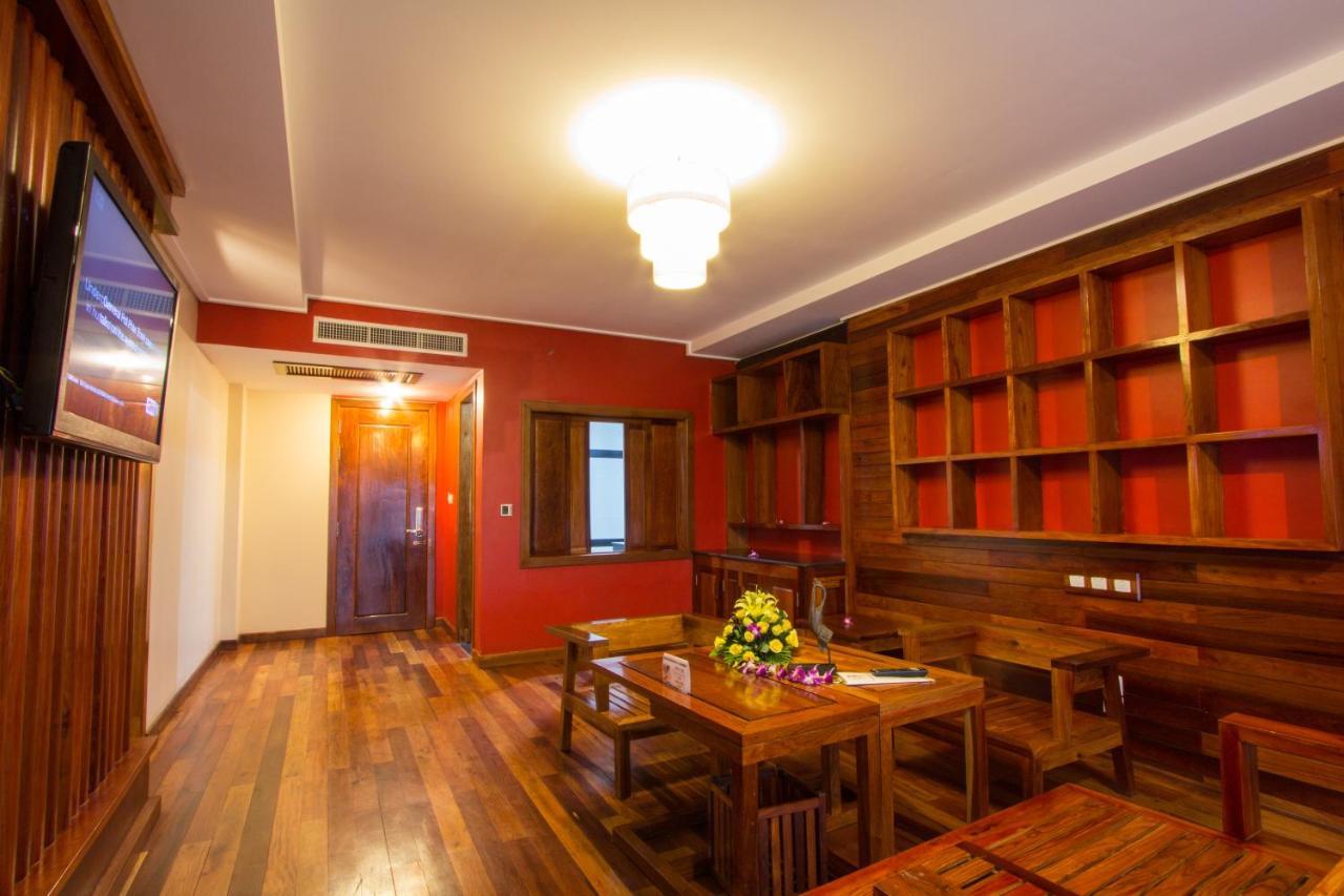 Royal Empire Premium Hotel Siem Reap Exterior photo