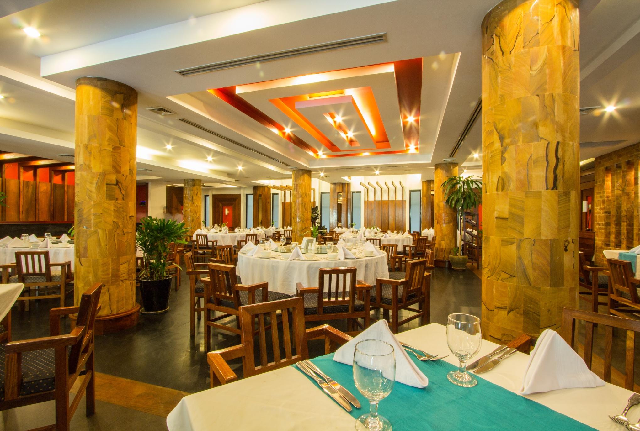 Royal Empire Premium Hotel Siem Reap Exterior photo