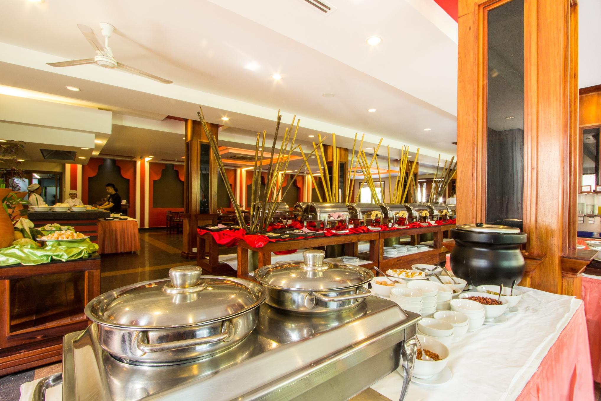 Royal Empire Premium Hotel Siem Reap Exterior photo