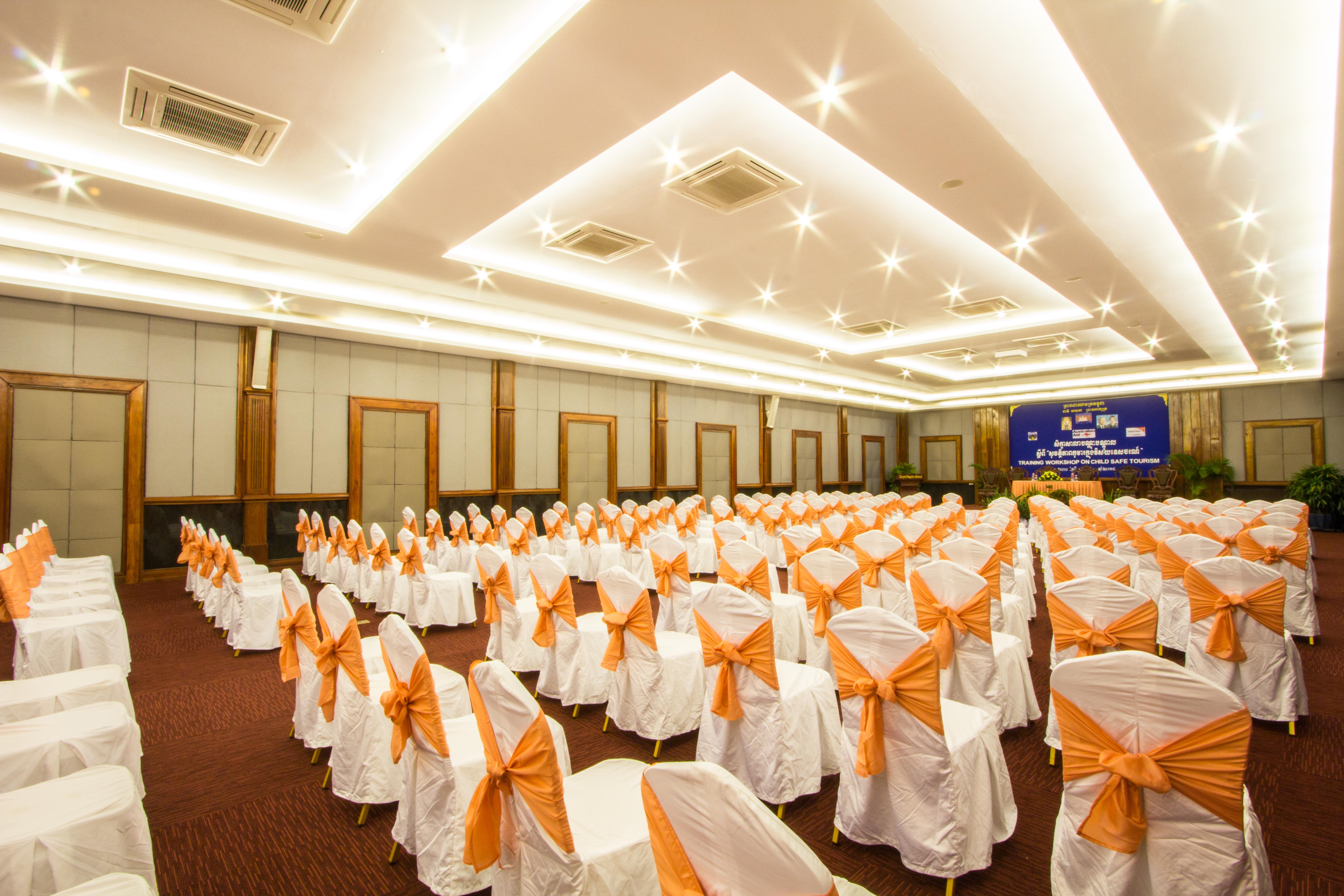 Royal Empire Premium Hotel Siem Reap Exterior photo