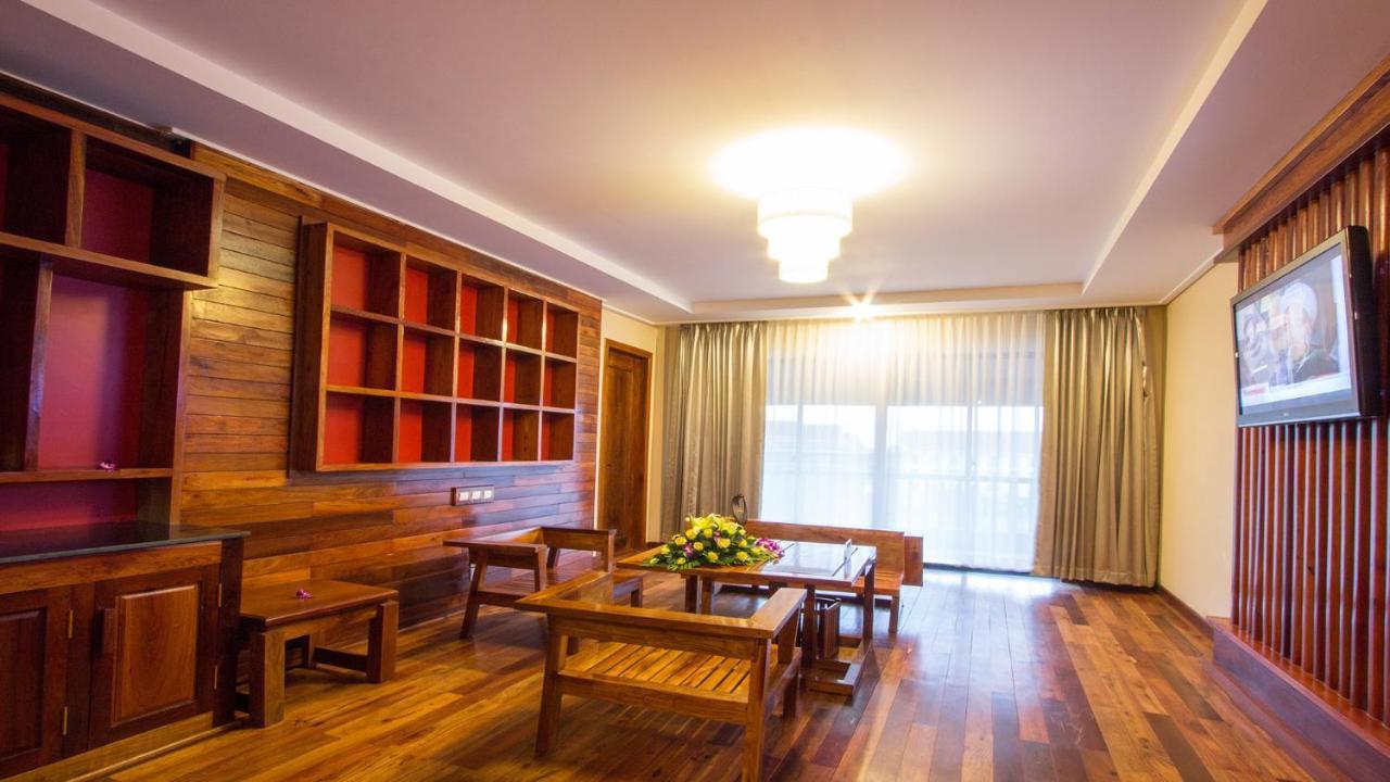 Royal Empire Premium Hotel Siem Reap Exterior photo