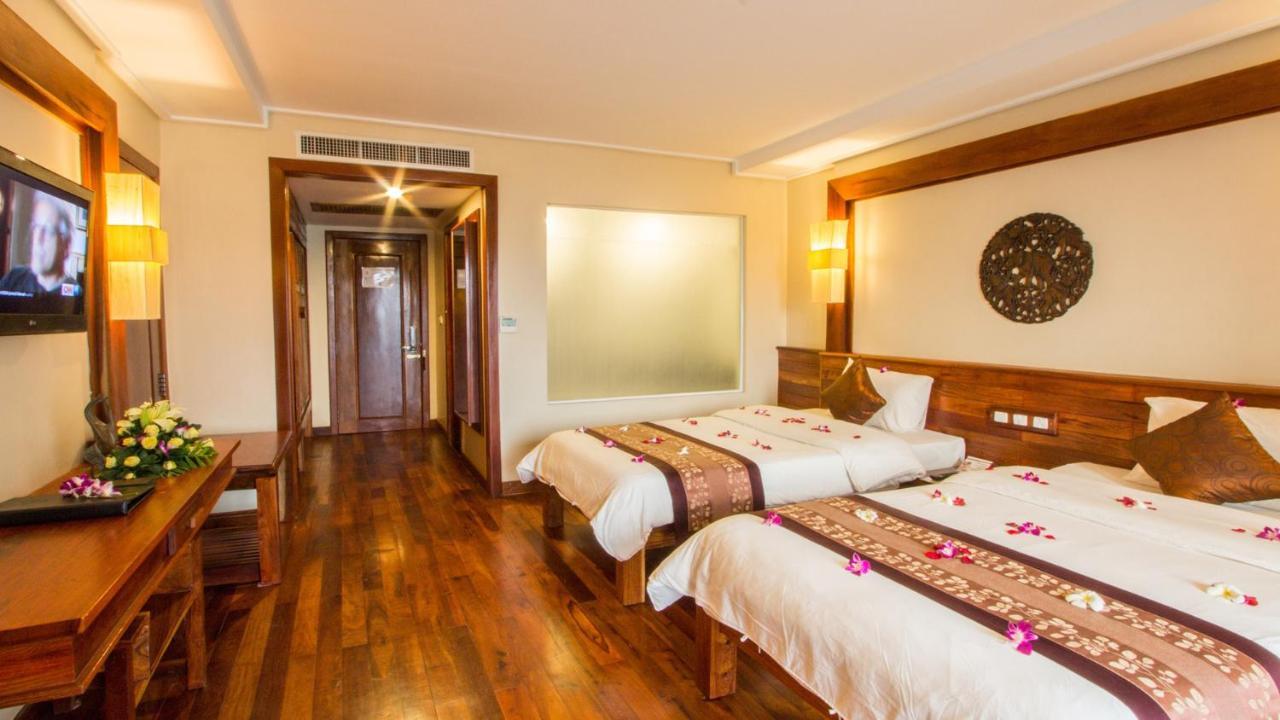 Royal Empire Premium Hotel Siem Reap Exterior photo